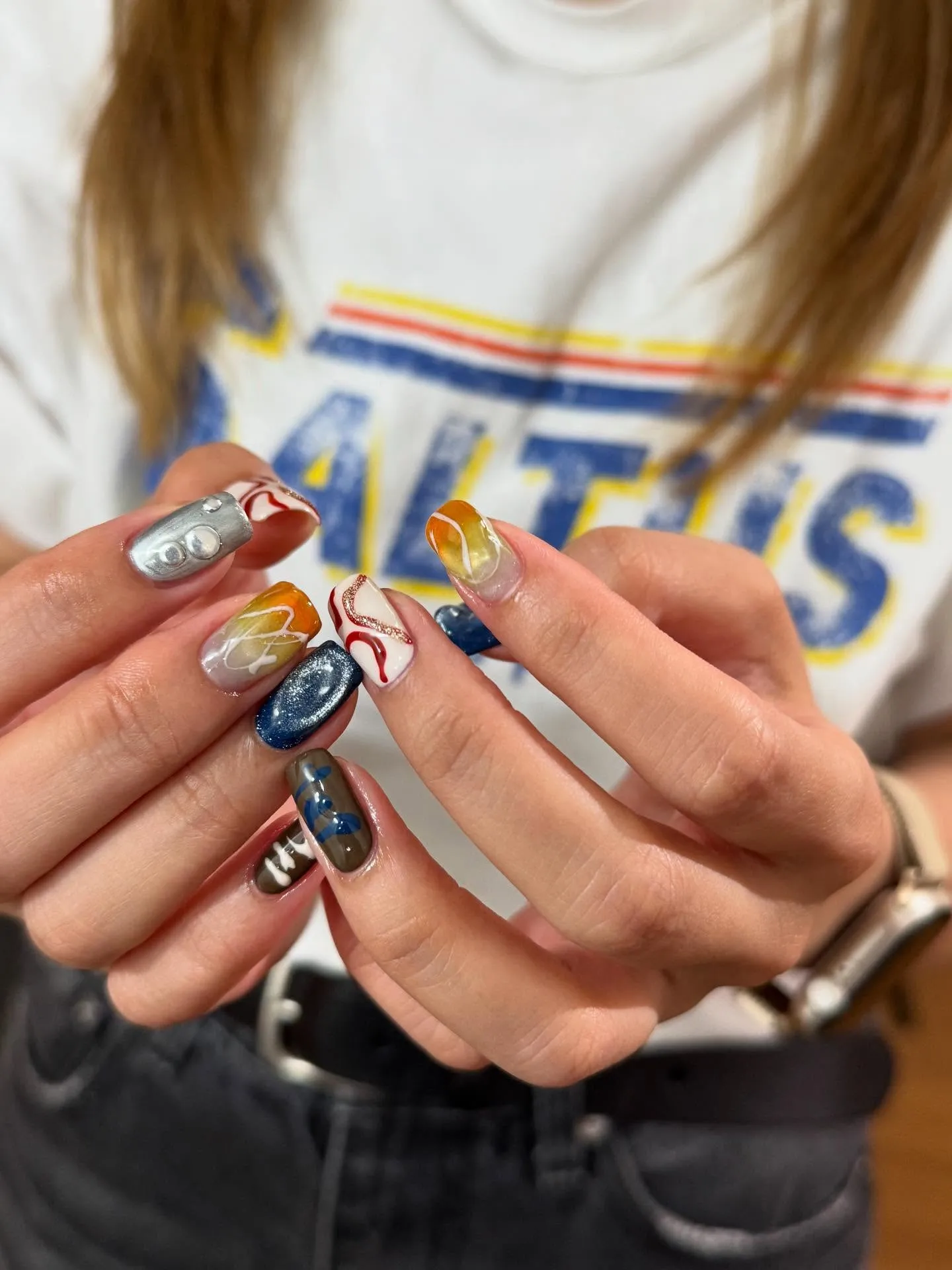 💙💛🧡🤍❤️🩶