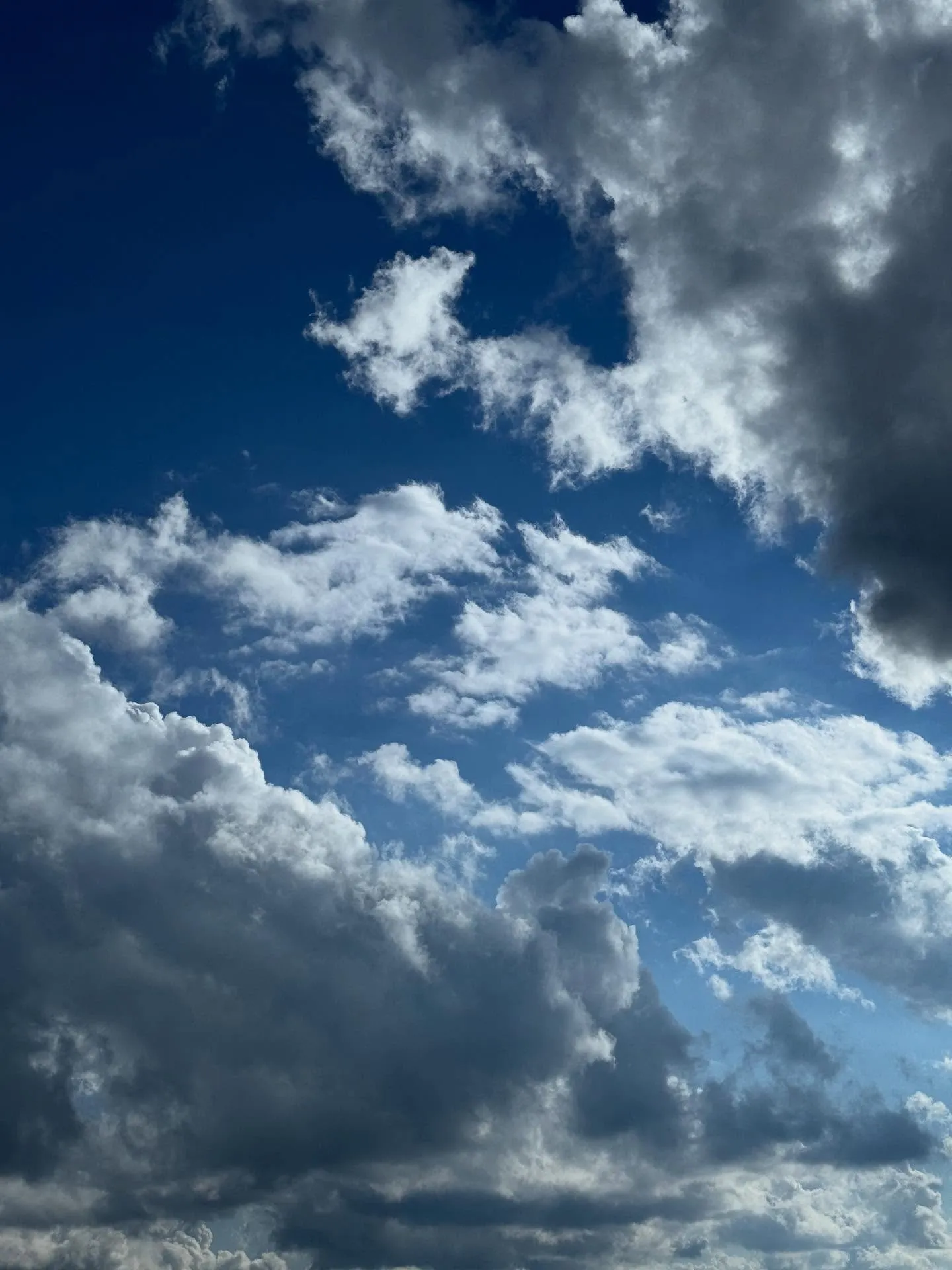 #雲の隙間から溢れる陽の光