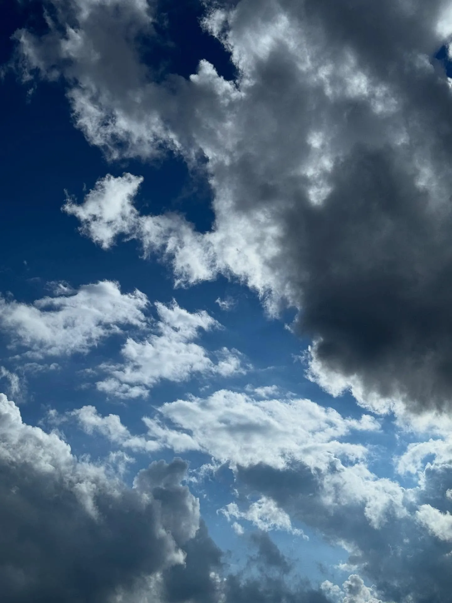 #雲の隙間から溢れる陽の光