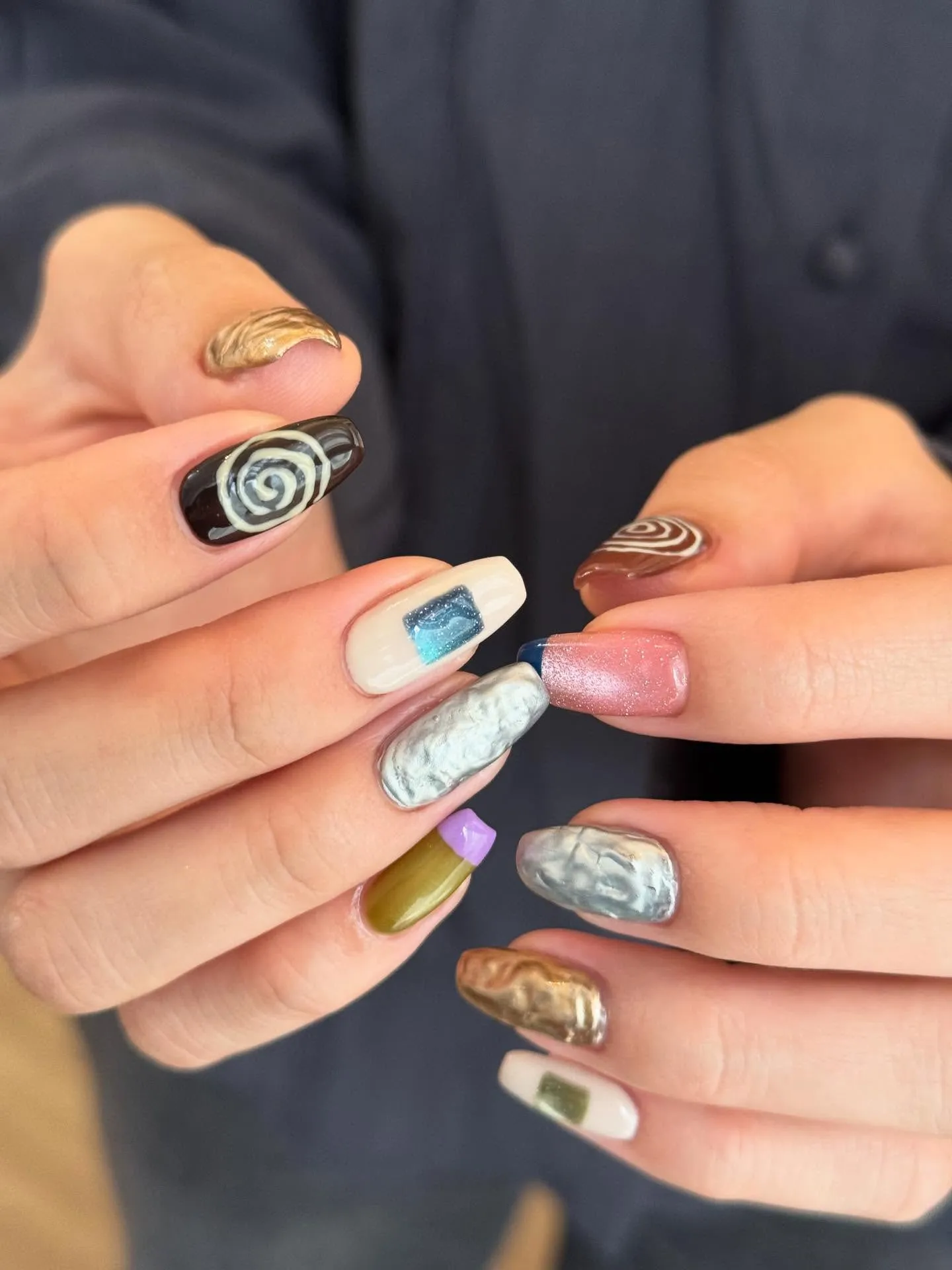 💙🤍🩷🤎🖤🩶💛