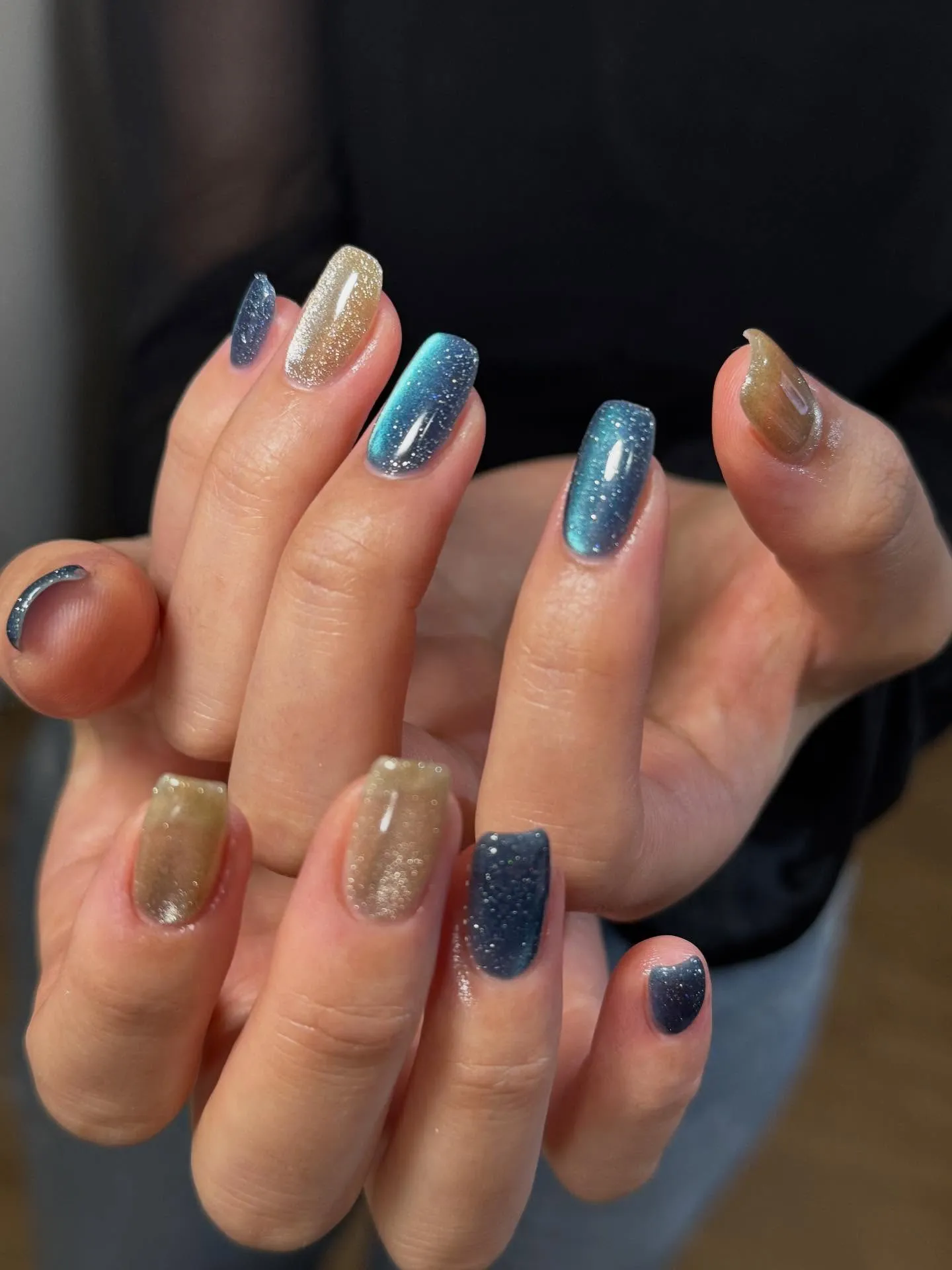 @emena_nail.official のブルーかわいい💙